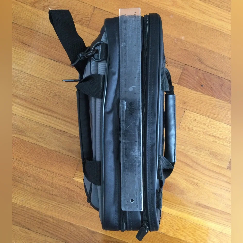 Targus laptop bag, black and gray for men or women, brand new